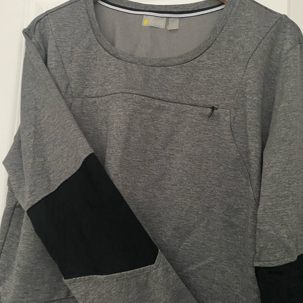 Zella Charcoal and Black Crew Neck Top